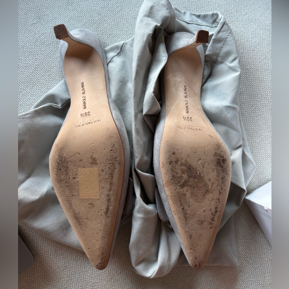 EUC Manolo Blahnik suede Maysale pumps, size 39.5 - Picture 2 of 4
